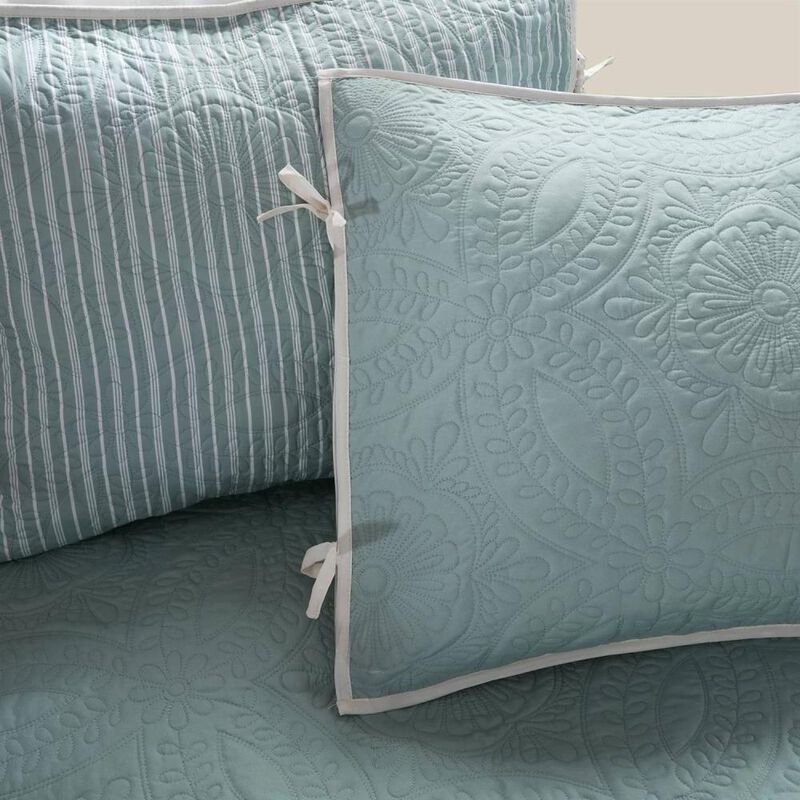 Hivvago 6-Piece Farmhouse Quilted Seafoam Blue Green Teal Reversible Daybed Cover Set