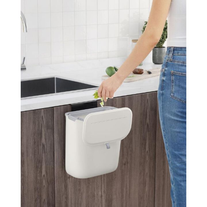 2.4-Gallon Hanging Trash Can with Lid