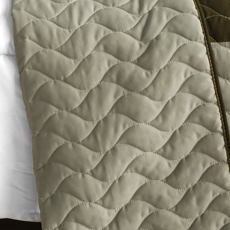 3 Piece Geometric Patchwork Quilt Set Queen Size with Vermicelli Quilted Design-Grey image number 2