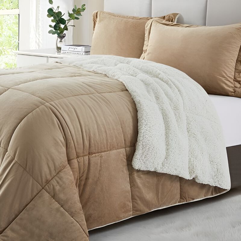 Cozy Reversible Comforter Set &ndash; Plush Microfiber Quilt for Year-Round Comfort