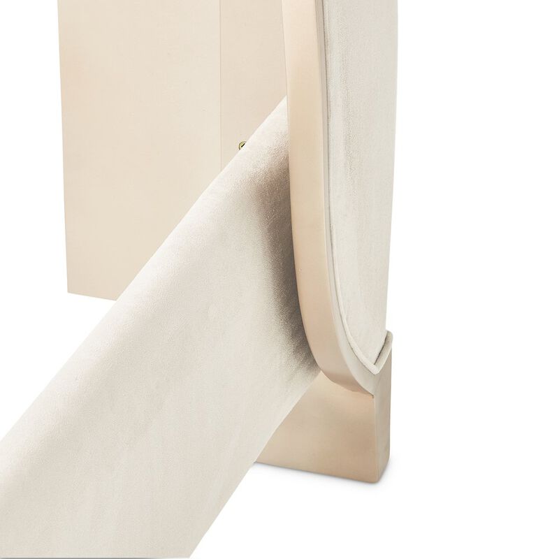 Michael Amini Malibu Crest Eastern King Curved Panel Bed - Chardonnay