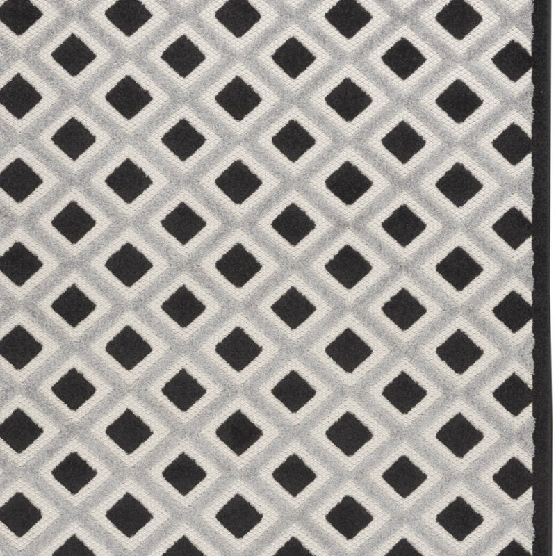 HomeRoots 6' X 9' Black And White Geometric Indoor Outdoor Area Rug image number 3