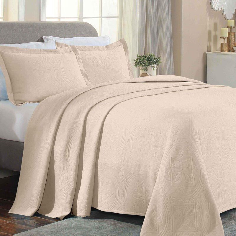 Lightweight Cotton Bedspread Set 3-Piece, Celtic Circle Patterned Matelasse image number 3