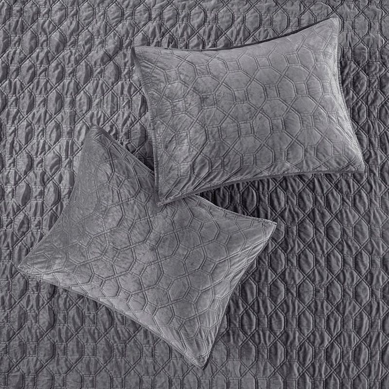 Gracie Mills Gayle 3-Piece Casual Geometric Velvet Quilt Set image number 3