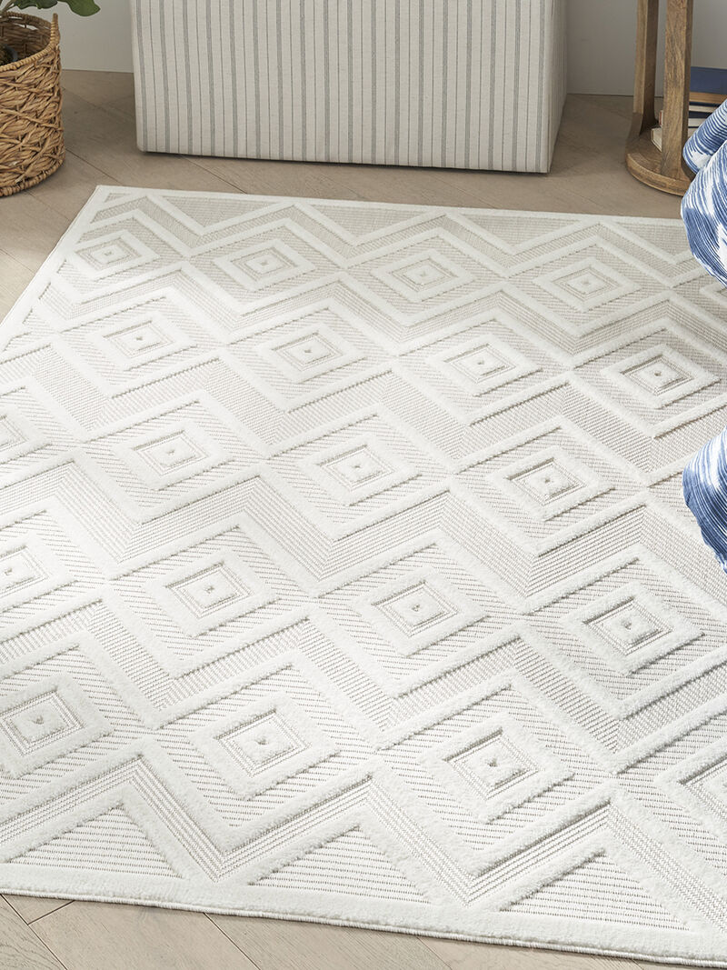 Versatile NRV01 Ivory/White 4' x 6' Rug