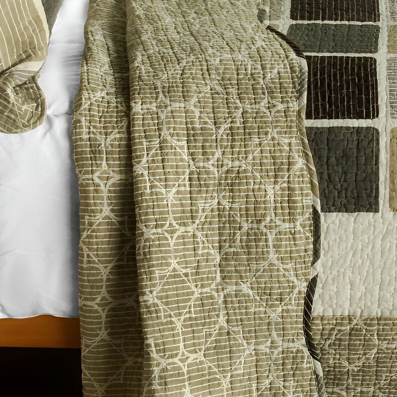 Queen Size 3-Piece Cotton Vermicelli Quilted Printed Quilt Set with Matching Shams image number 3