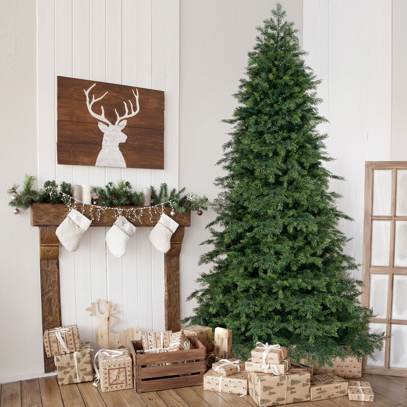 Artificial Christmas Tree Green Hinged Holiday Tree with Lush Branch Tips