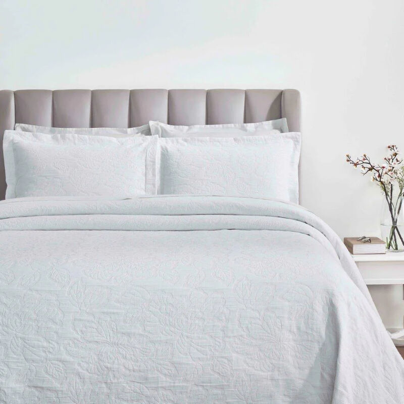 3-Piece Cotton Matelasse Bedspread Set with Floral Design image number 0