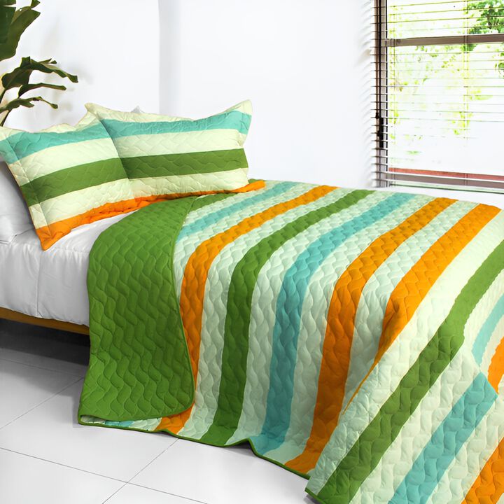 Queen Size 3-Piece Patchwork Quilt Set with Matching Pillow Shams