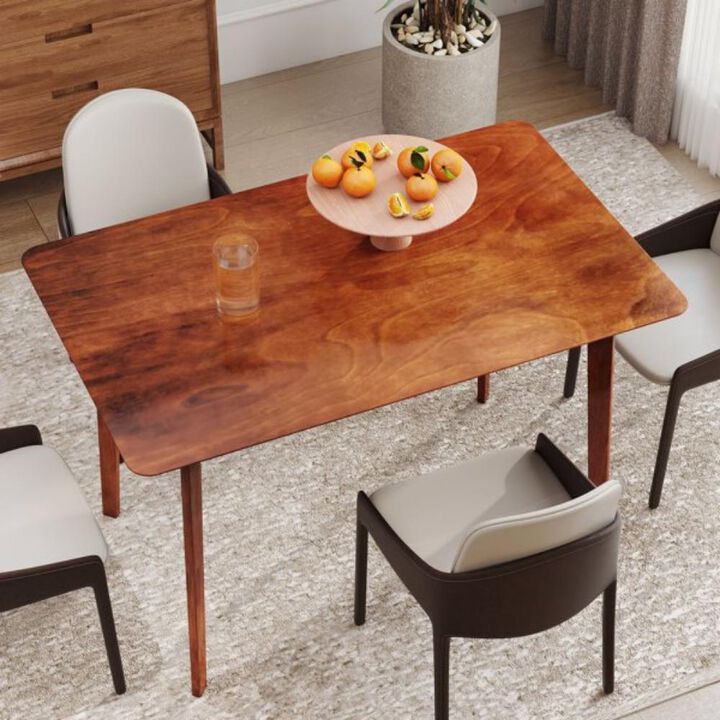 Dining Table &ndash; Durable Design with Ample Space for Family Meals