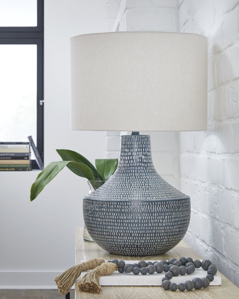Schylarmont Table Lamp image number 1