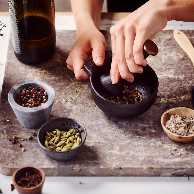 Alva Nori Enameled Cast Iron Mortar and Pestle Set 4" 2 C Easy to Clean Nonstick Manual Food Grinder, Non Toxic, Manual Crusher for Garlic, Nuts, Beans, Herbs, Spices, Small Kitchen Tools