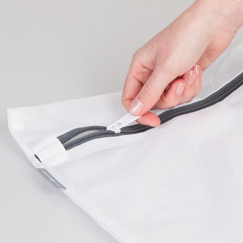 mDesign Laundry Mesh Fabric Wash Bag, Zipper Closure image number 4