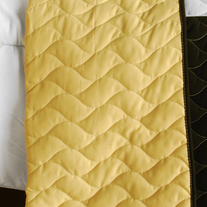 3 Piece Vermicelli Quilted Patchwork Quilt Set Night Lights Bedroom Bedding image number 3