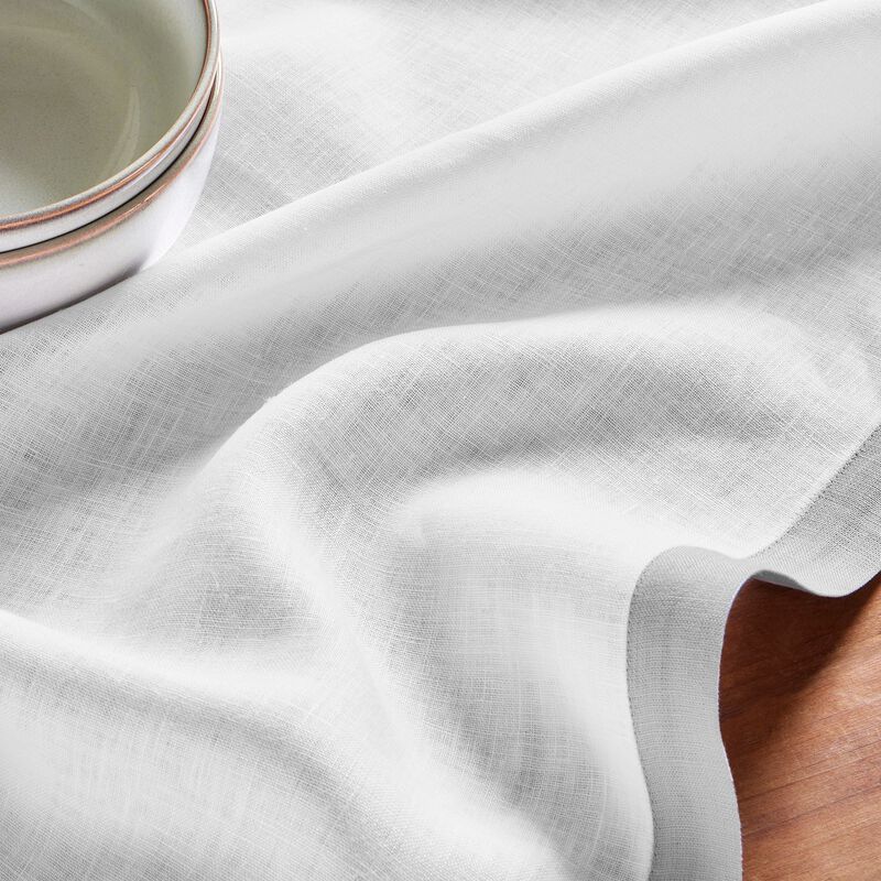Solino Home Classic 100% Linen Table Throw &ndash; Handcrafted, Machine Washable, Perfect for Holiday and Everyday Dining