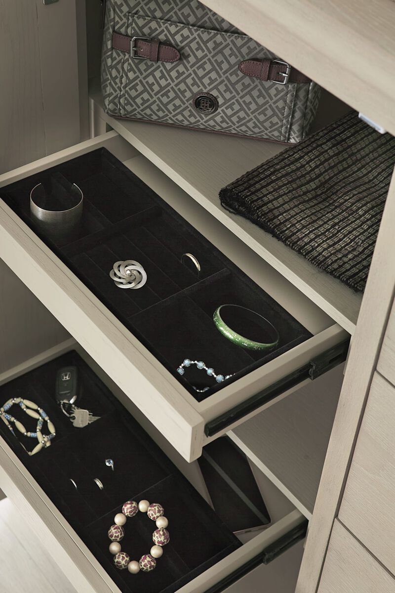 Camden Six Drawer One Door Oak Wood Chest in Chai