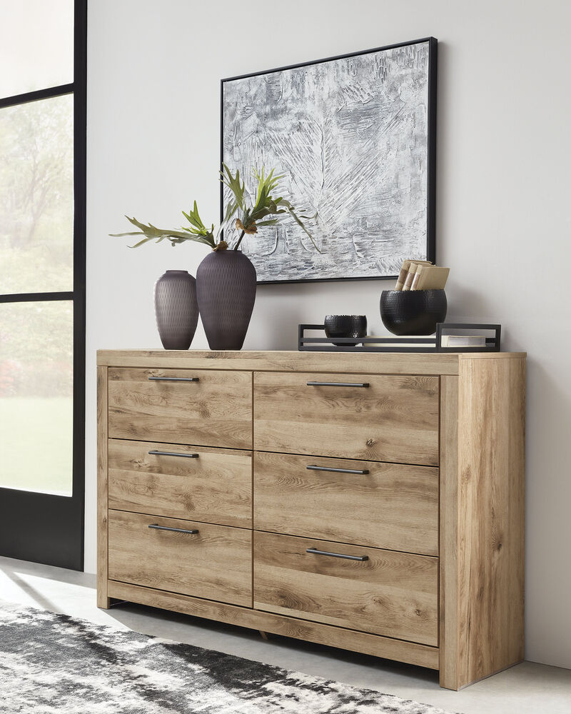 Hyanna Dresser