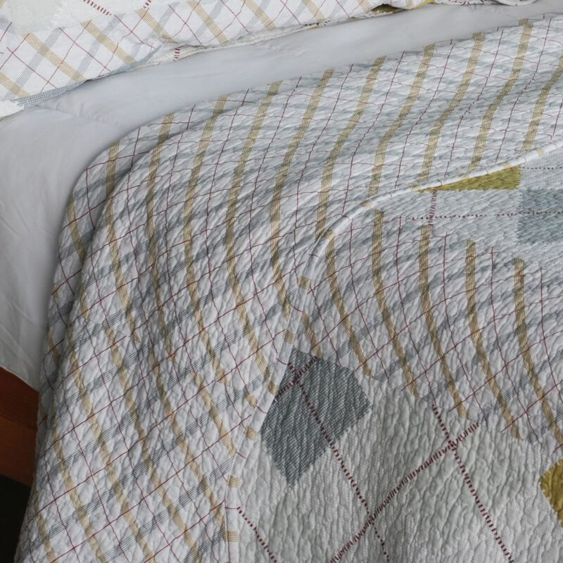 Fantasy Drift Queen Size 3PC Cotton Quilted Printed Bedding Set Soft Bed Cover image number 3