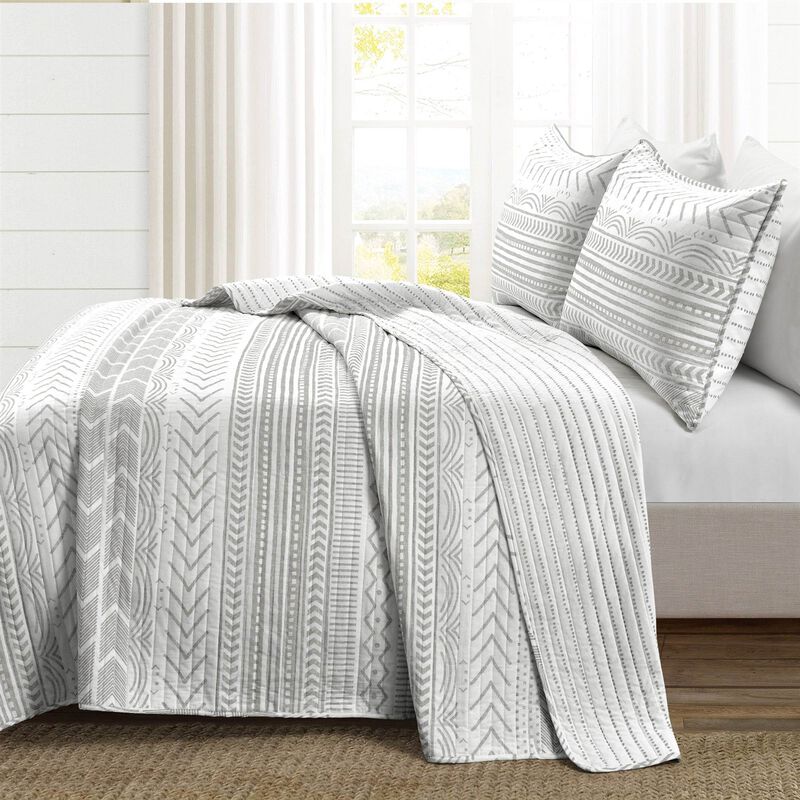 Scandinavian Chevron Stripe Reversible Cotton Quilt Set for Modern Bedroom