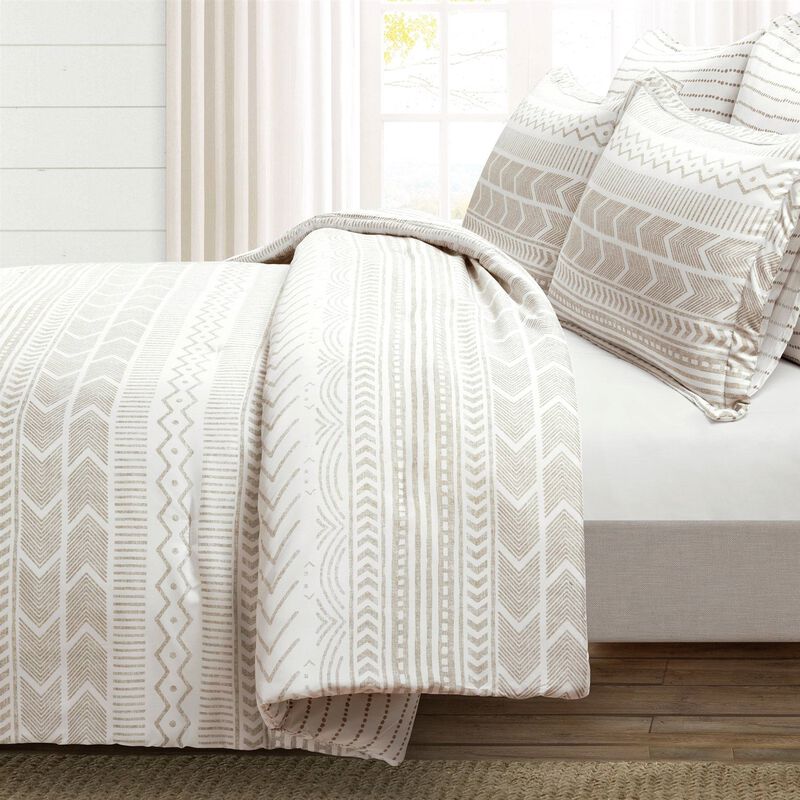 Scandinavian Chevron 5-Piece Lightweight Comforter Set &ndash; Soft Bedding with Pillow Shams
