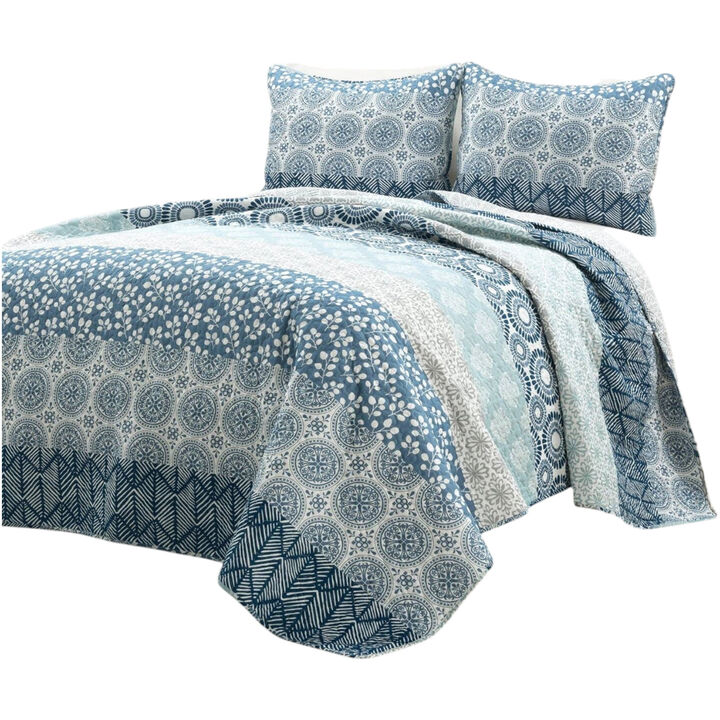 Lightweight 3-Piece Quilt Set with Reversible Botanical Damask Design