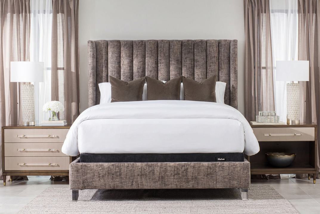Tall Wings Scoop King Bed