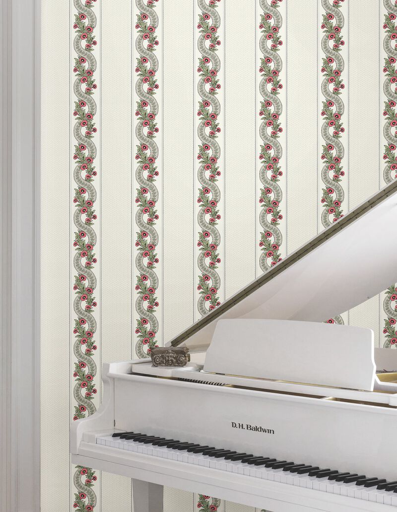 Abbey's Garland Red & Green Wallpaper (Double Roll) image number 4