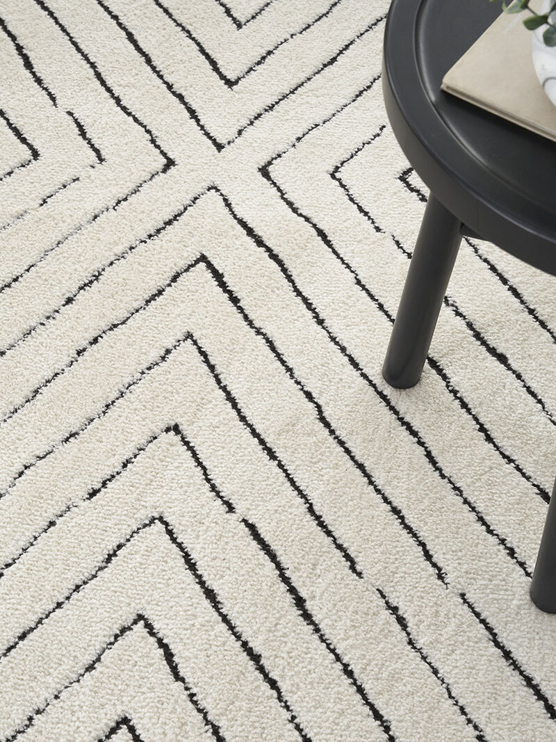 Modern Comfort MNC01 Ivory/Black 3'11" x 5'11" Rug