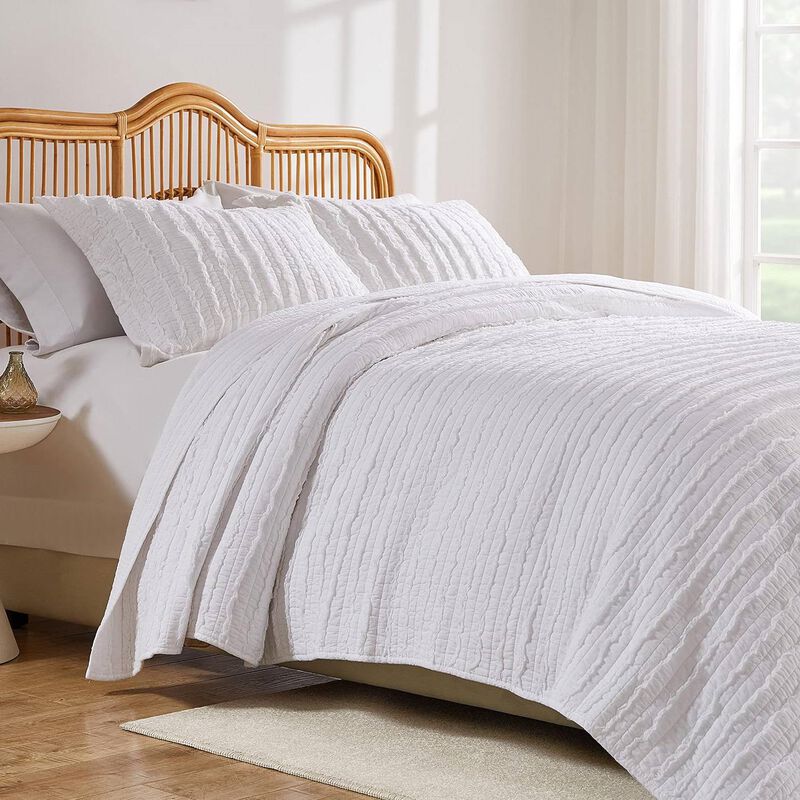 3-Piece 100% Cotton Quilt Set with 2 Pillow Shams and Ruffles, Soft Bedding for All-Season Comfort