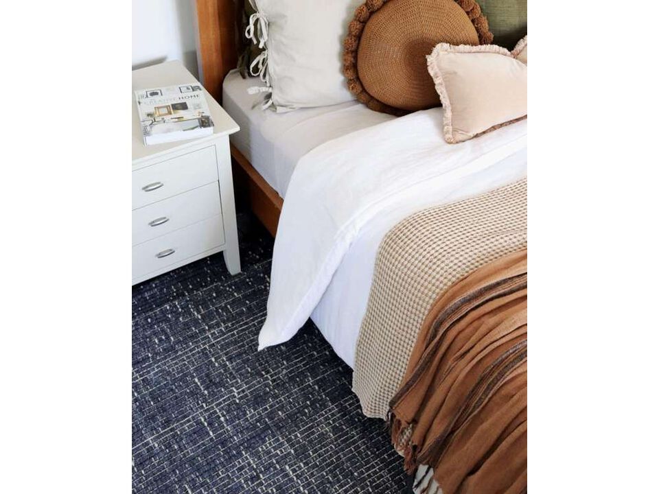 Kendra Navy Blue and Ivory Wool Rug