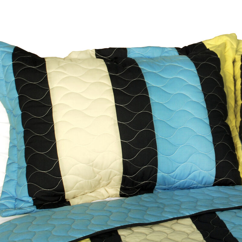 Full Queen Cry Wolf 3 Piece Patchwork Quilt Set with Vermicelli Quilting image number 4