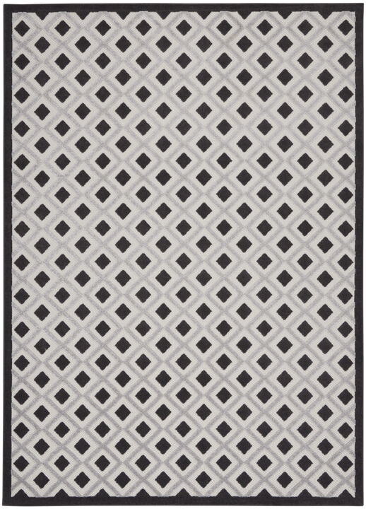 HomeRoots 7' X 10' Black And White Geometric Indoor Outdoor Area Rug