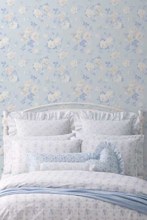 Everblooming Rosettes Whisper Blue Cabbage Rose Bouquets Wallpaper