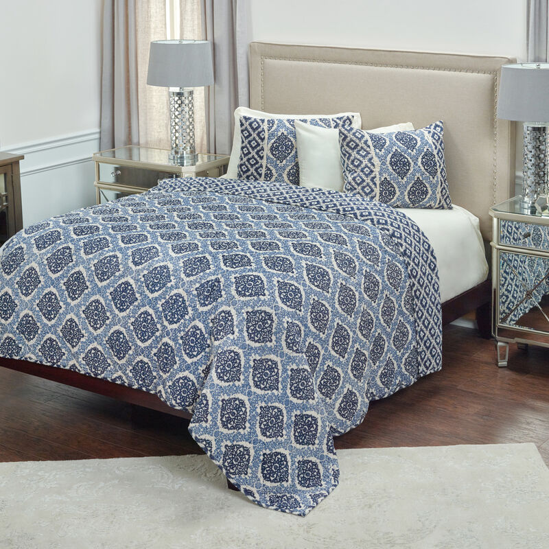 Luxury Damask Quilt – Reversible Bedding for Bedroom Décor