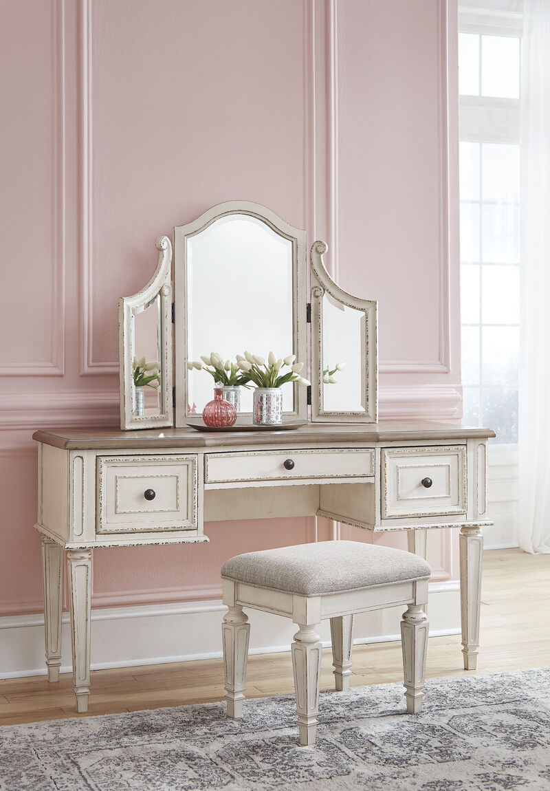 Realyn Vanity Set image number 2