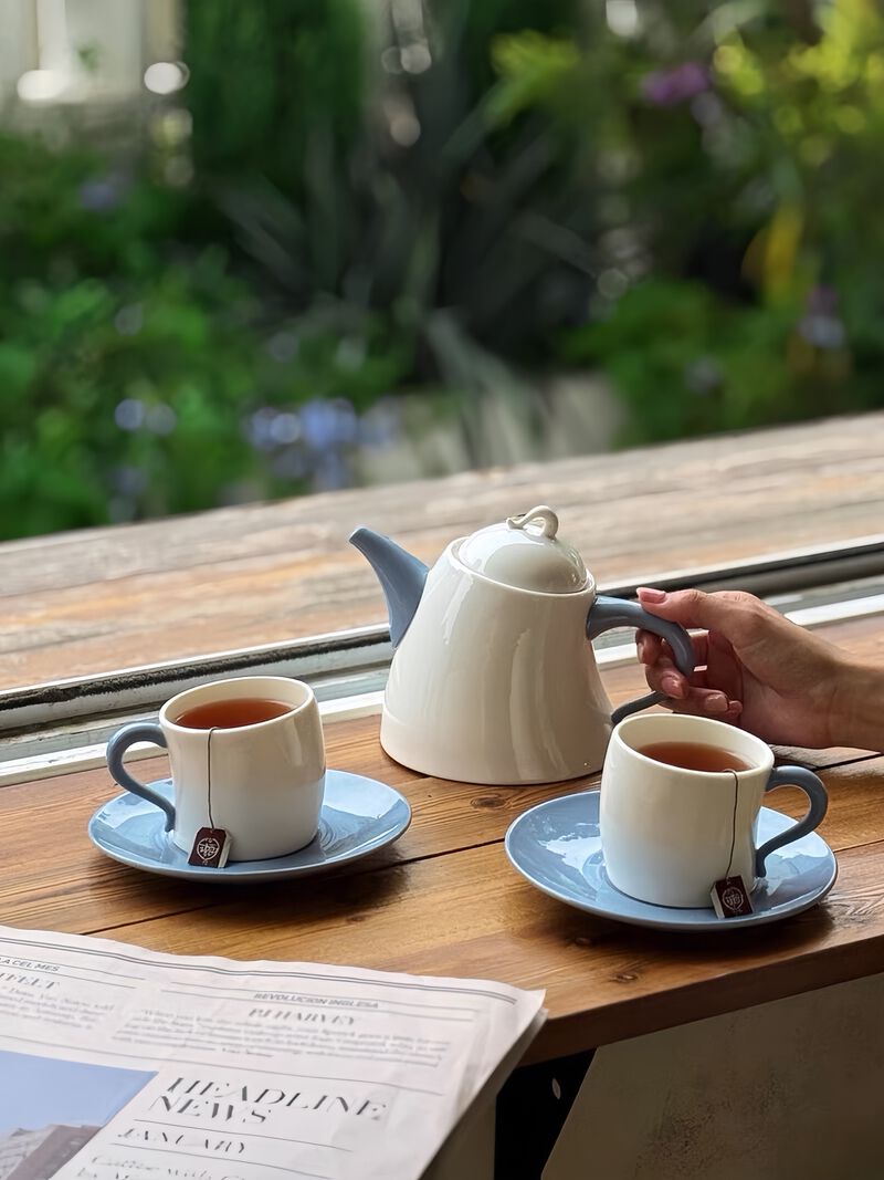 Postmodern Wiggle Ceramic Tea Set of 5 with 1 Teapot 2 Mugs & 2 Saucers image number 6