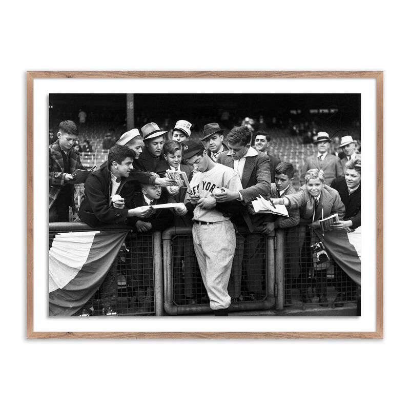 Joe Dimaggio Signing Autographs image number 1