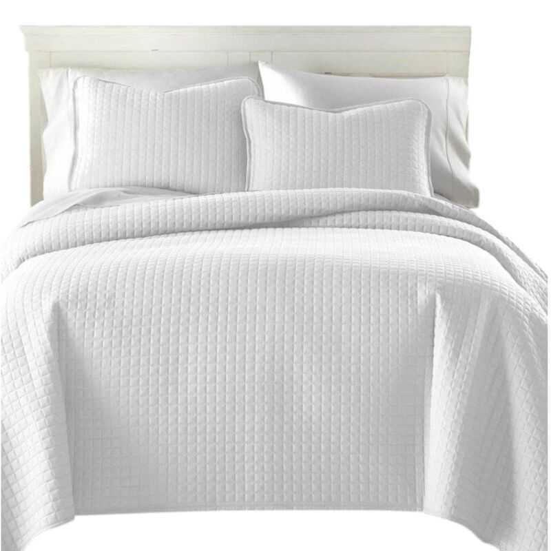 Hivvago King/Cal King Lightweight White Ultra Soft 3-Piece Microfiber Quilt Set