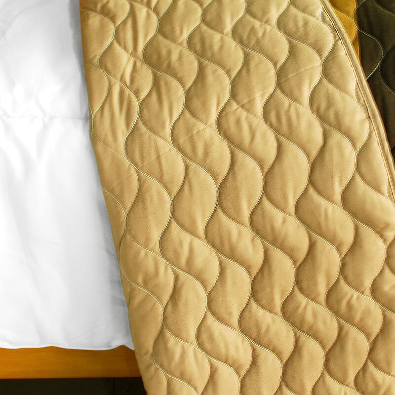 Queen Size 3-Piece Vermicelli Quilted Patchwork Quilt Set with Matching Shams image number 3