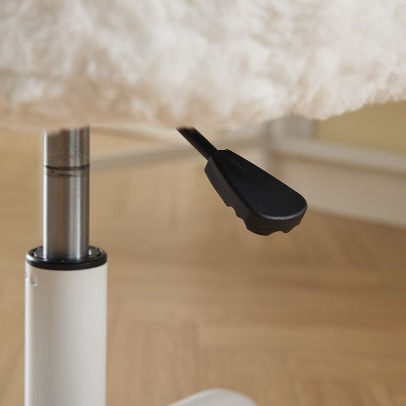 Ludfup Swivel Vanity Chair image number 6