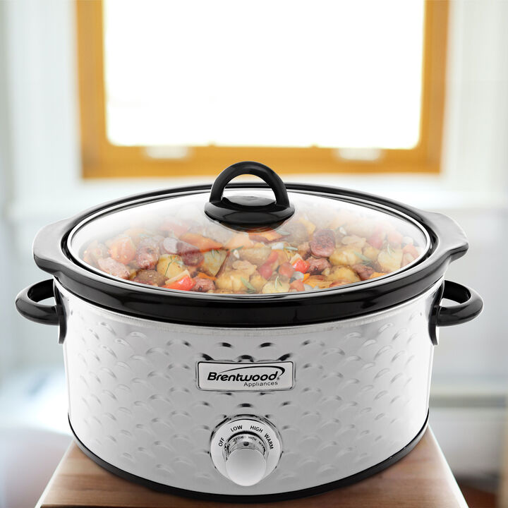 Brentwood Scallop Pattern 4.5 Quart Slow Cooker in Stainless Steel