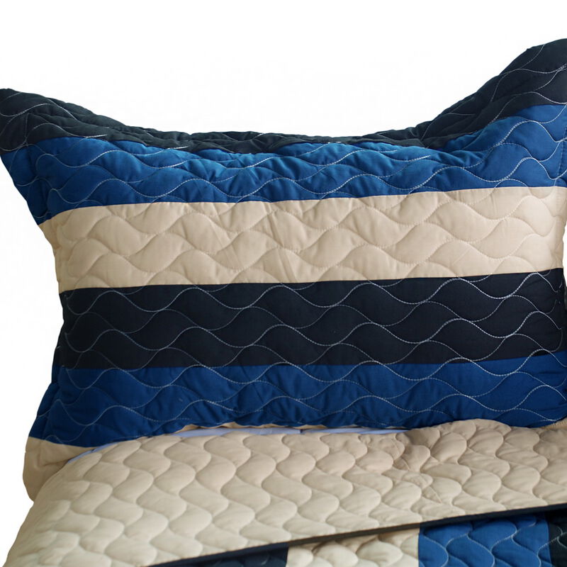 3-Piece Vermicelli Quilted Patchwork Quilt Set with Coastal Wave Pattern image number 2