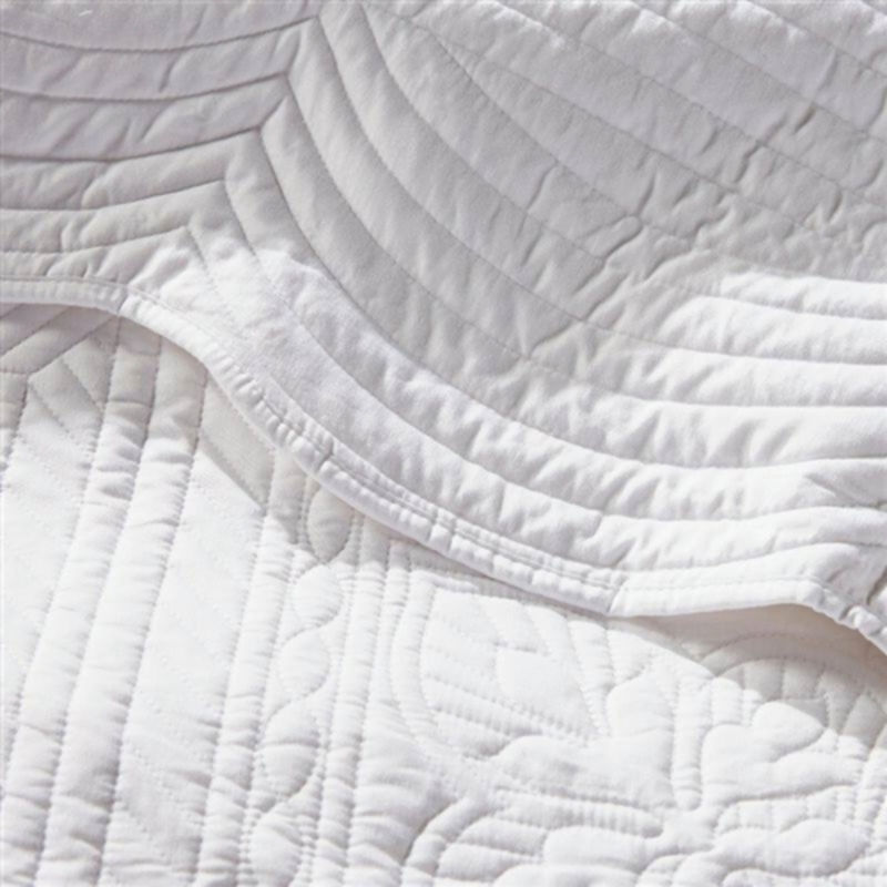 Ultra Soft 3-Piece Microfiber Reversible Quilt Set with Stylish Scalloped Edges For Bedroom