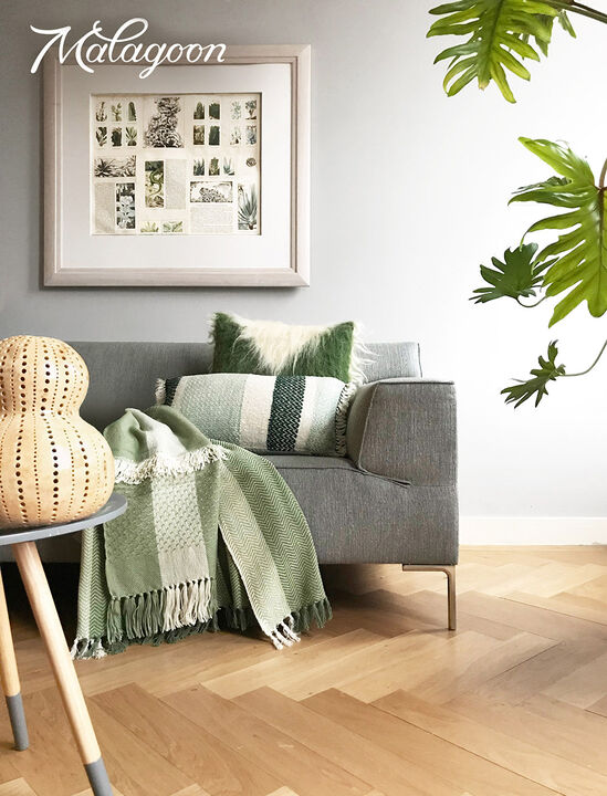 Cushion 100% wool triangle green