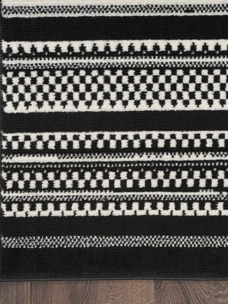 Grafix GRF41 Black/White 7'10" x 9'10" Rug