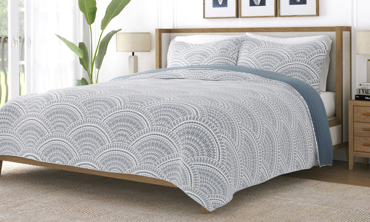 Reversible Quilt Coverlet with Sham(s)