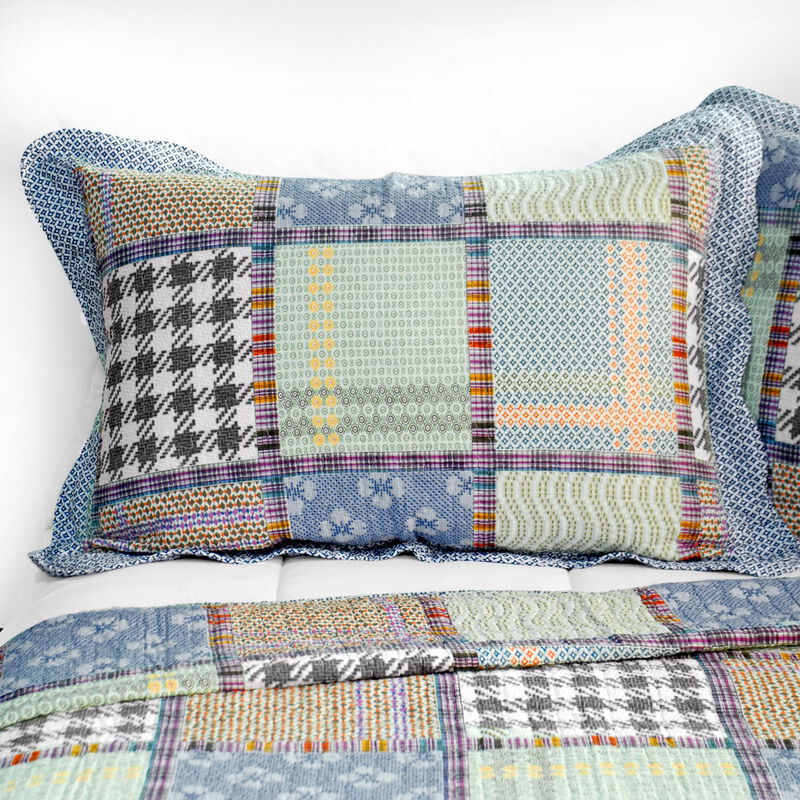 Queen Size 3-Piece Cotton Quilted Printed Quilt Set with Matching Pillow Shams image number 2