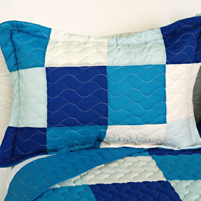 Full Queen Mild Winter 3 Piece Patchwork Quilt Set with Vermicelli Quilting image number 2