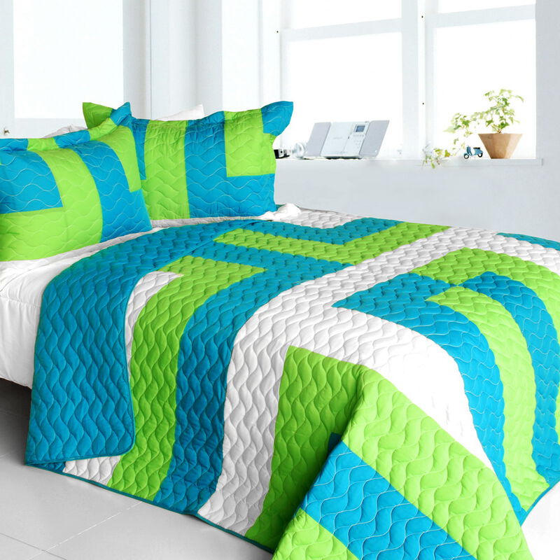 Queen Size Reversible Quilt Set 3 Piece with Vermicelli Quilting and Geometric Pattern-Green image number 0