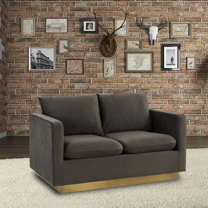 LeisureMod Nervo Modern Mid-Century Upholstered Velvet Loveseat with Gold Frame